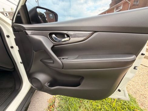 Used 2019 Nissan Rogue SV w/ Sun & Sound Touring Package AWD/4WD image 21