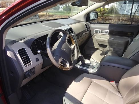 Used 2010 Lincoln MKX Sport Utility 4D image 9