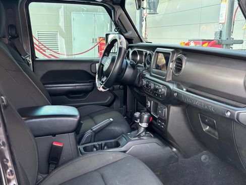 Used 2022 Jeep Wrangler Unlimited Sport image 15