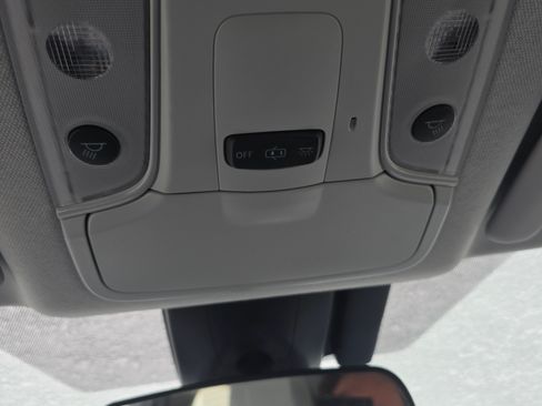 Used 2018 Toyota Prius Prime Premium image 22