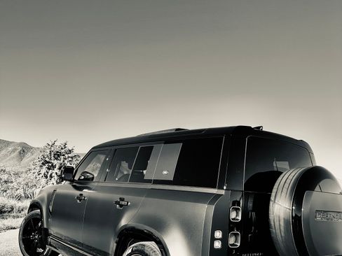 Used 2024 Land Rover Defender 110 Carpathian Edition image 21