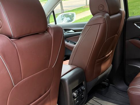 Used 2018 Buick Enclave Avenir w/ Avenir Technology Package AWD/4WD image 17