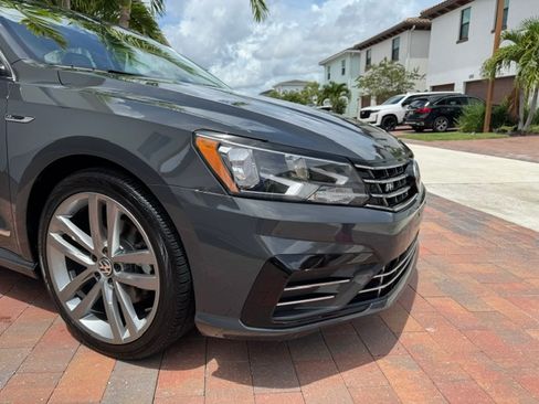Used 2017 Volkswagen Passat 1.8T R-Line FWD image 18