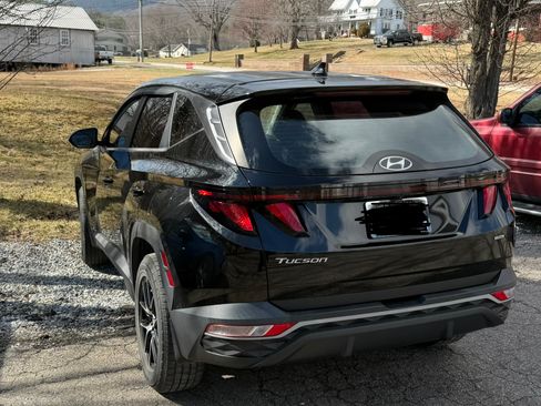 Used 2022 Hyundai Tucson SE image 2