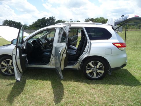 Used 2014 Nissan Pathfinder Platinum FWD image 10