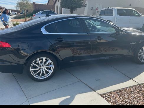 Used 2013 Jaguar XF image 5
