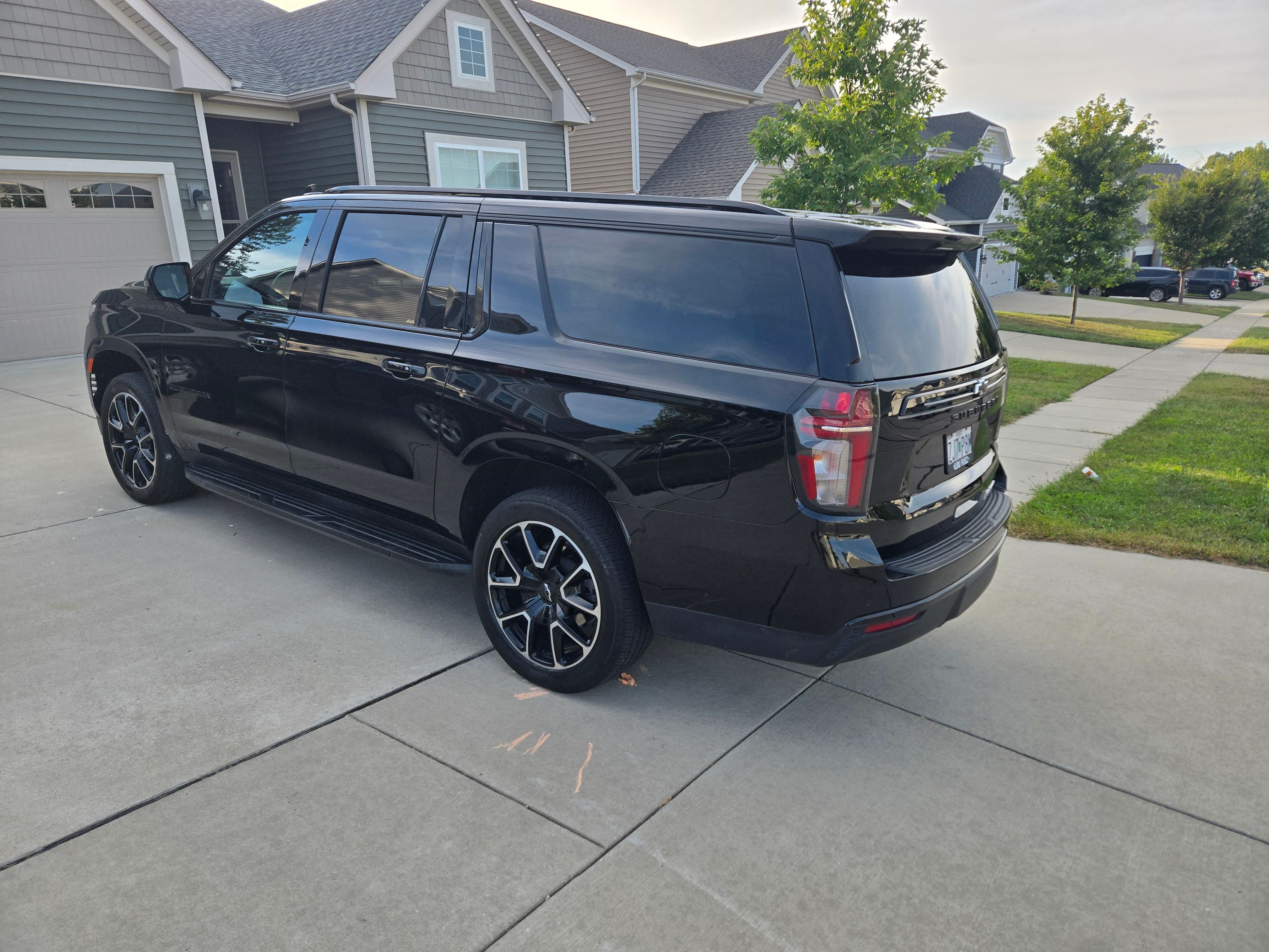 Used 2023 Chevrolet Suburban RST w/ Luxury Package AWD/4WD image 2
