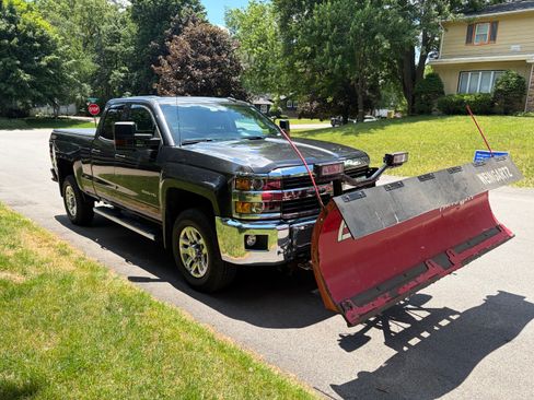 Used 2016 Chevrolet Silverado 2500 LT w/ LT Convenience Package AWD/4WD image 2