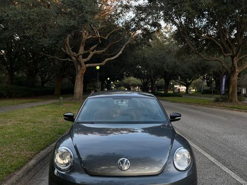 Used 2013 Volkswagen Beetle Turbo image 2