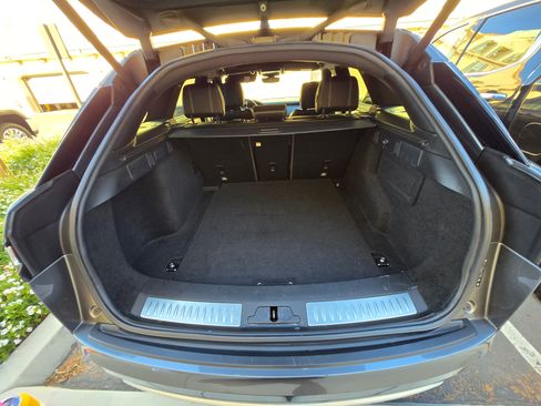 Used 2018 Land Rover Range Rover Velar R-Dynamic SE image 11