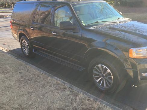 Used 2017 Ford Expedition EL XLT image 4