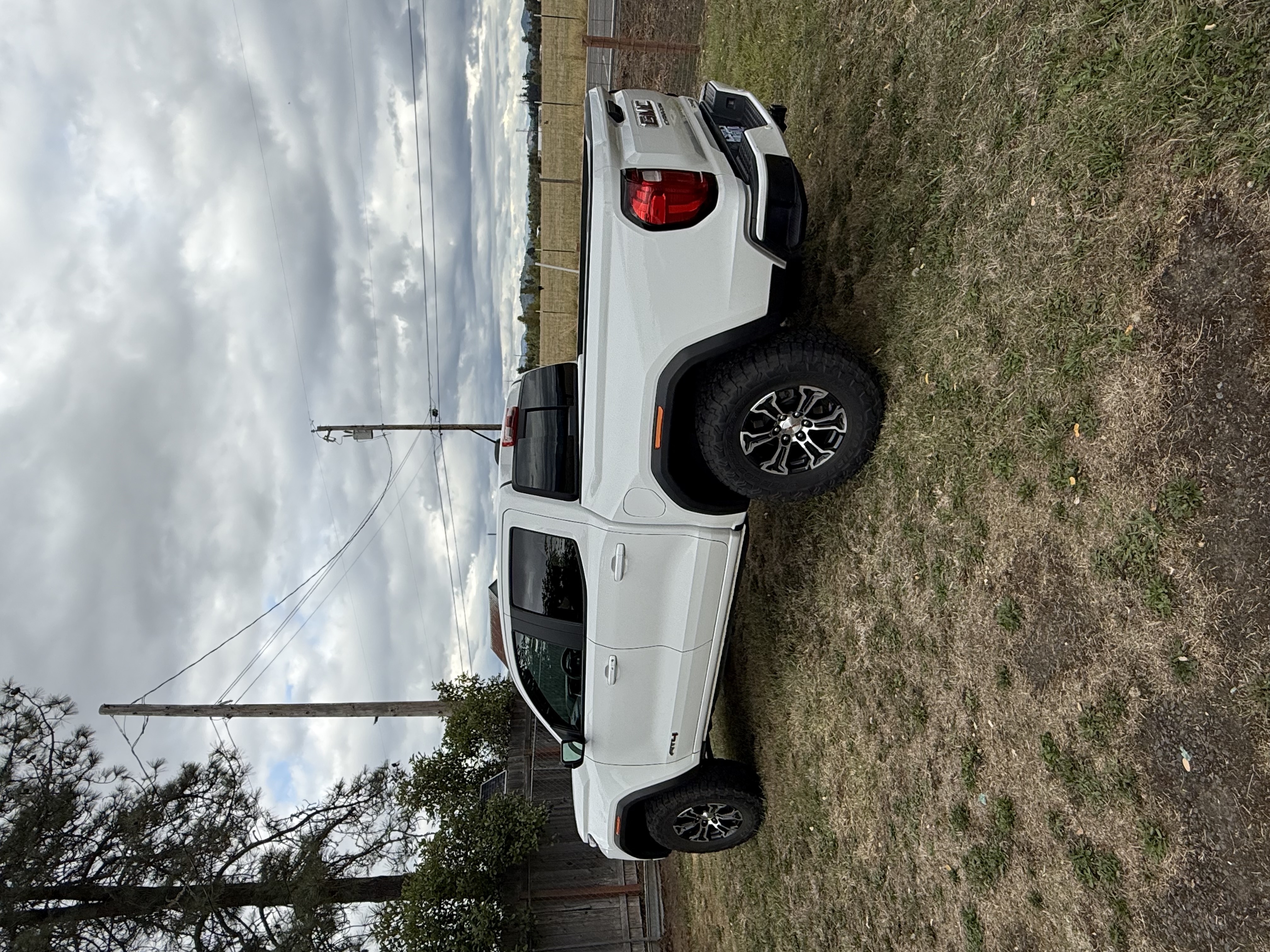 Used 2023 GMC Canyon AT4 w/ AT4 Premium Package AWD/4WD image 4
