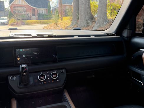 Used 2021 Land Rover Defender 110 X image 26