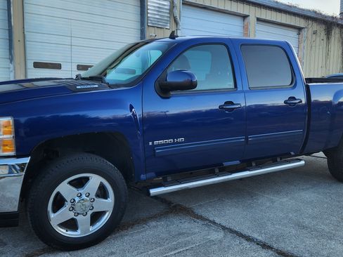 Used 2013 Chevrolet Silverado 2500 LTZ w/ LTZ Plus Package image 2