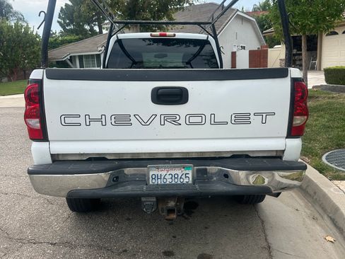 Used 2004 Chevrolet Silverado 2500 LS w/ Heavy-Duty Power Package RWD image 9