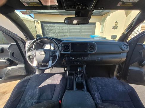 Used 2019 Toyota Tacoma TRD Off-Road w/ Technology Package image 24