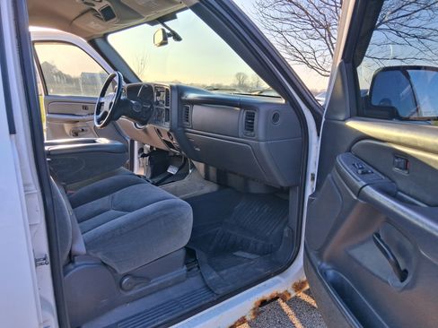 Used 2005 Chevrolet Silverado 1500 LS w/ Light Duty Power Package image 9