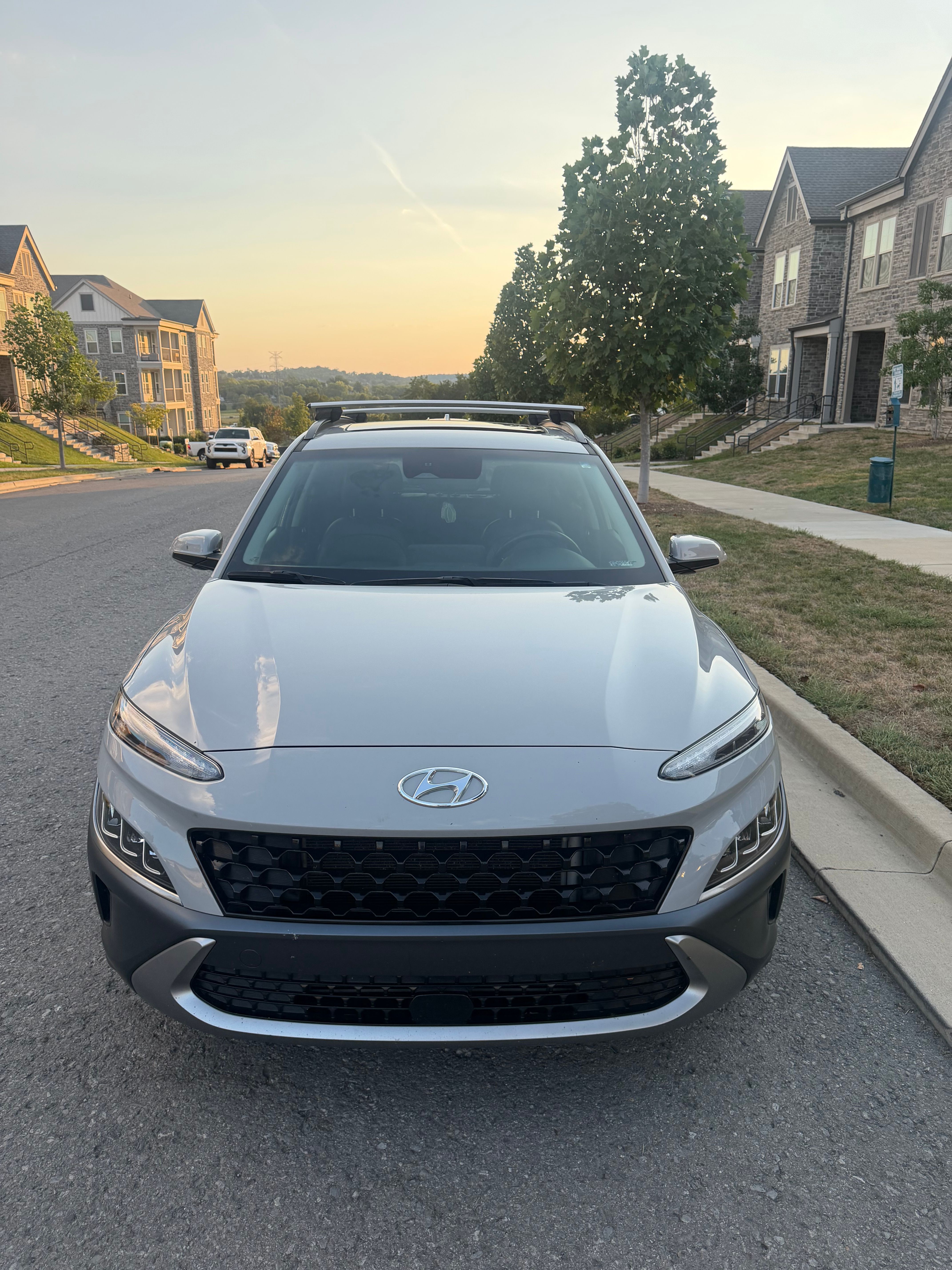 Used 2022 Hyundai Kona Limited AWD/4WD image 1