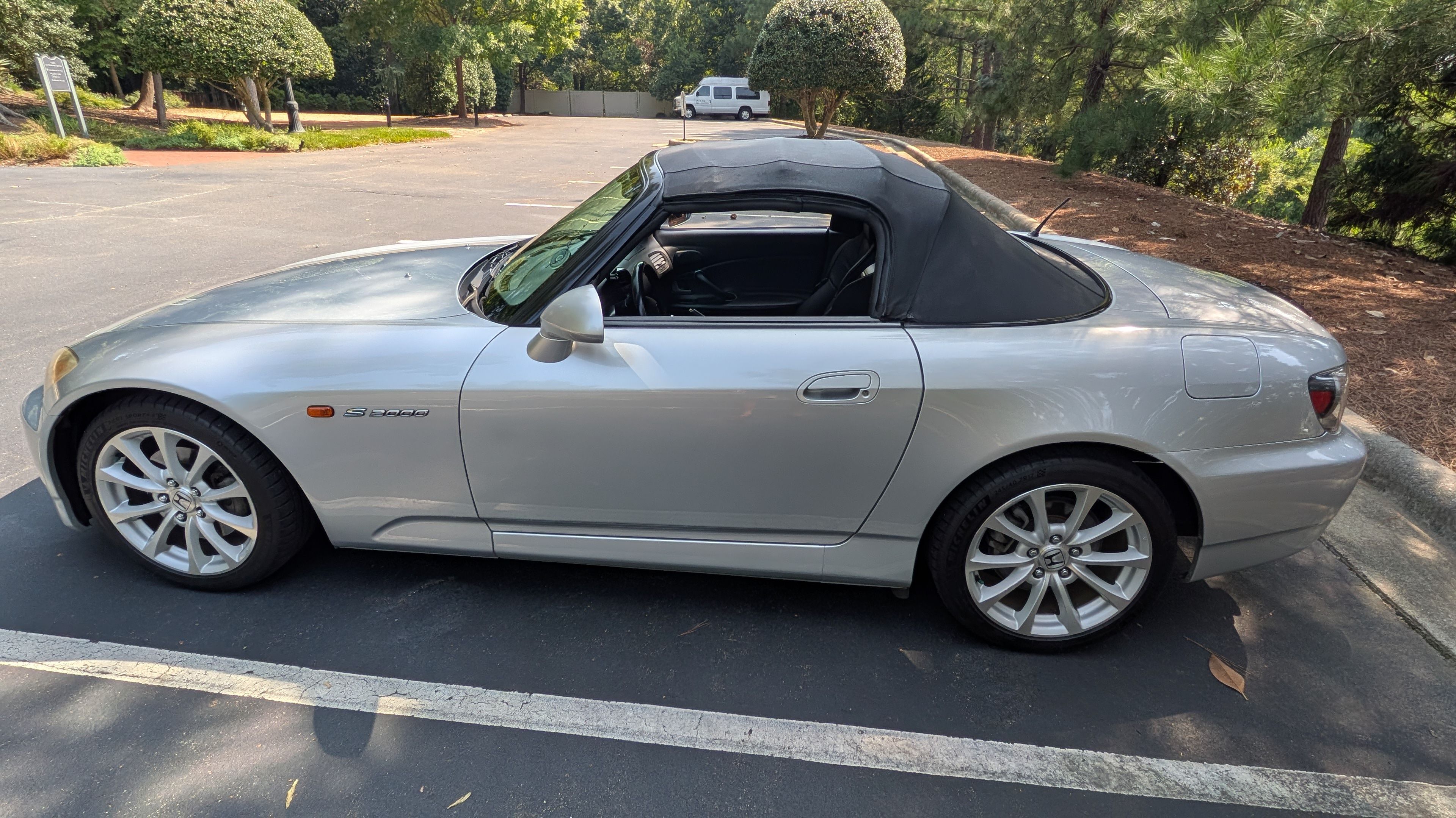 Used 2006 Honda S2000 image 2