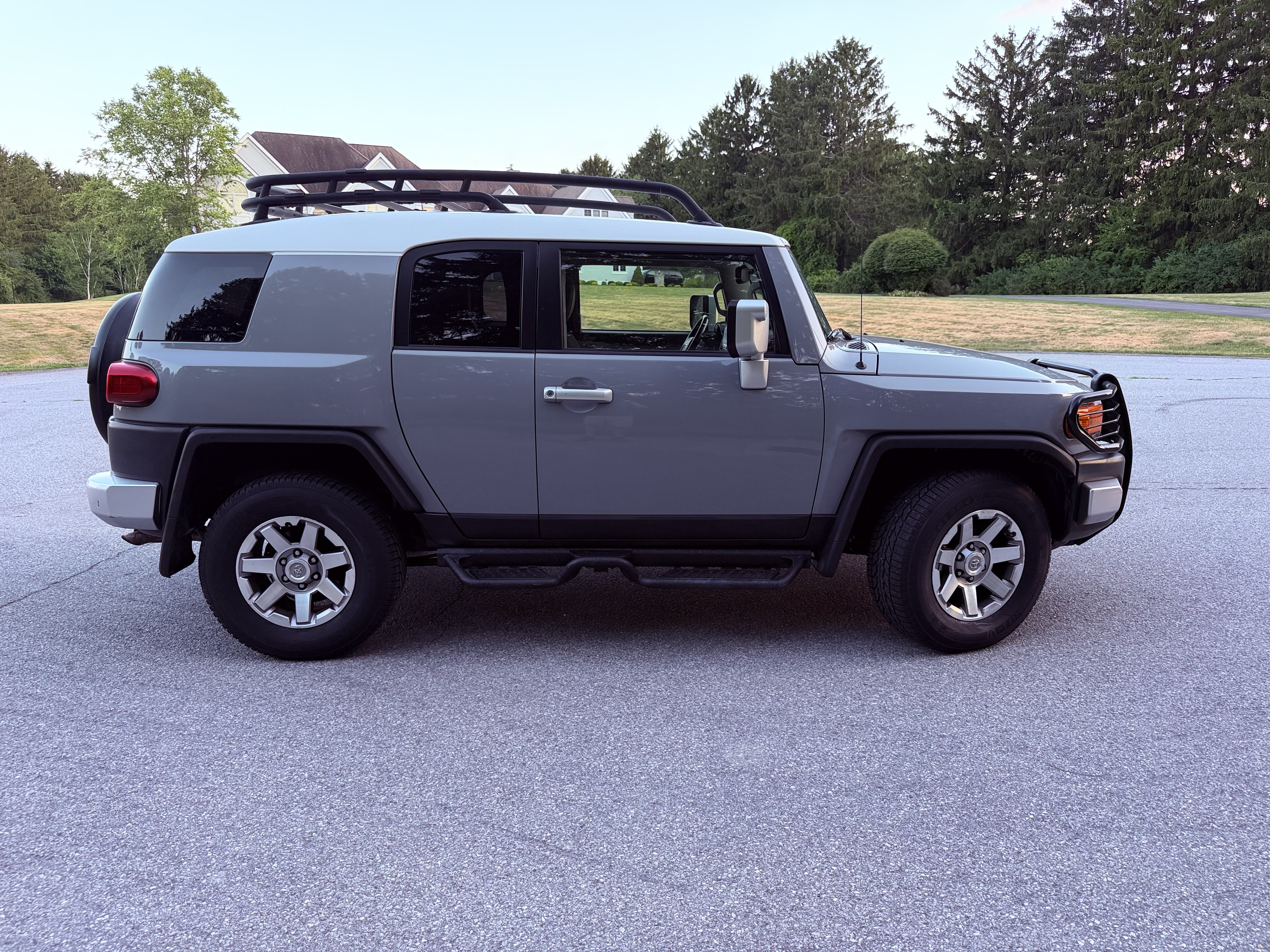 Used 2014 Toyota FJ Cruiser 4WD w/ Upgrade Package image 9