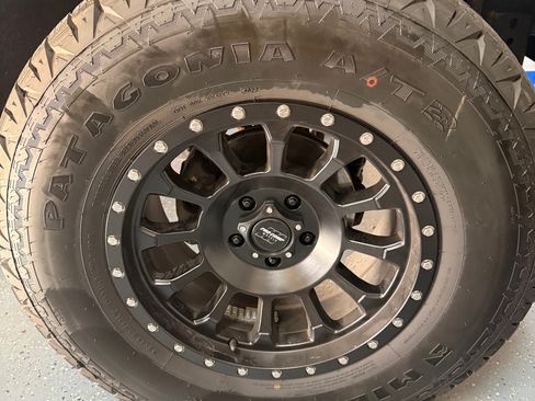 Used 2009 Jeep Wrangler Unlimited Rubicon w/ Dual Top Group image 9