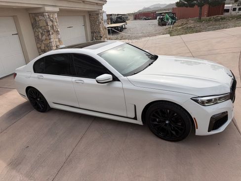 Used 2022 BMW 750i xDrive w/ Luxury Rear Seating Package image 2