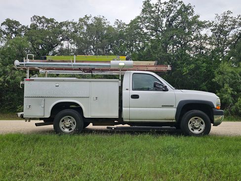 Used 2001 Chevrolet Silverado 2500 2WD Regular Cab image 6