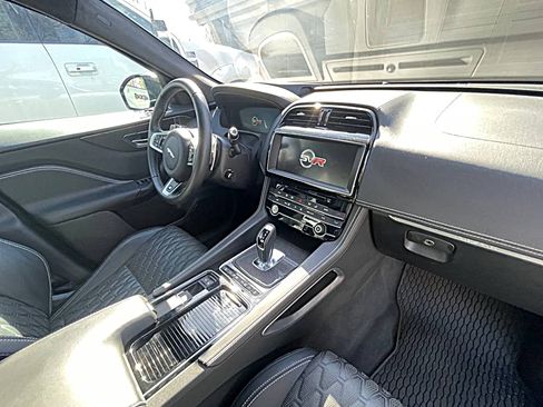 Used 2020 Jaguar F-PACE SVR image 12