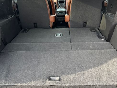 Used 2016 Chevrolet Traverse LT image 9