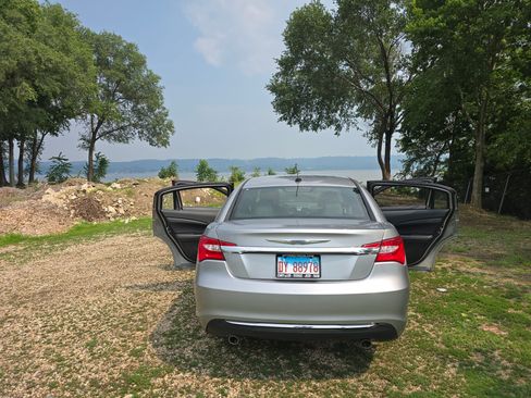 Used 2014 Chrysler 200 Limited w/ Sun/Sound Group image 6