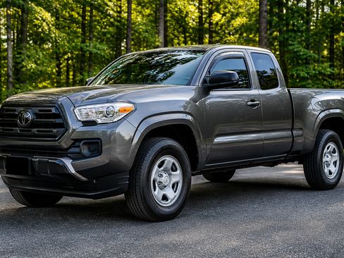 Used 2018 Toyota Tacoma SR w/ SR Convenience Package AWD/4WD image 1