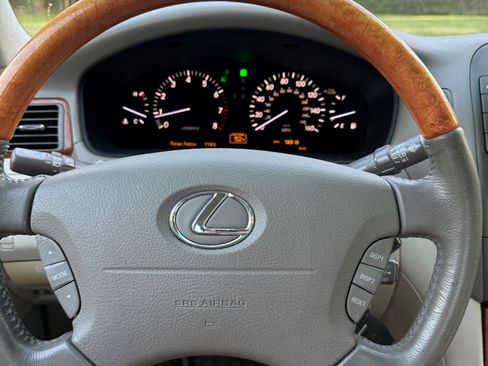 Used 2004 Lexus LS 430 RWD image 2