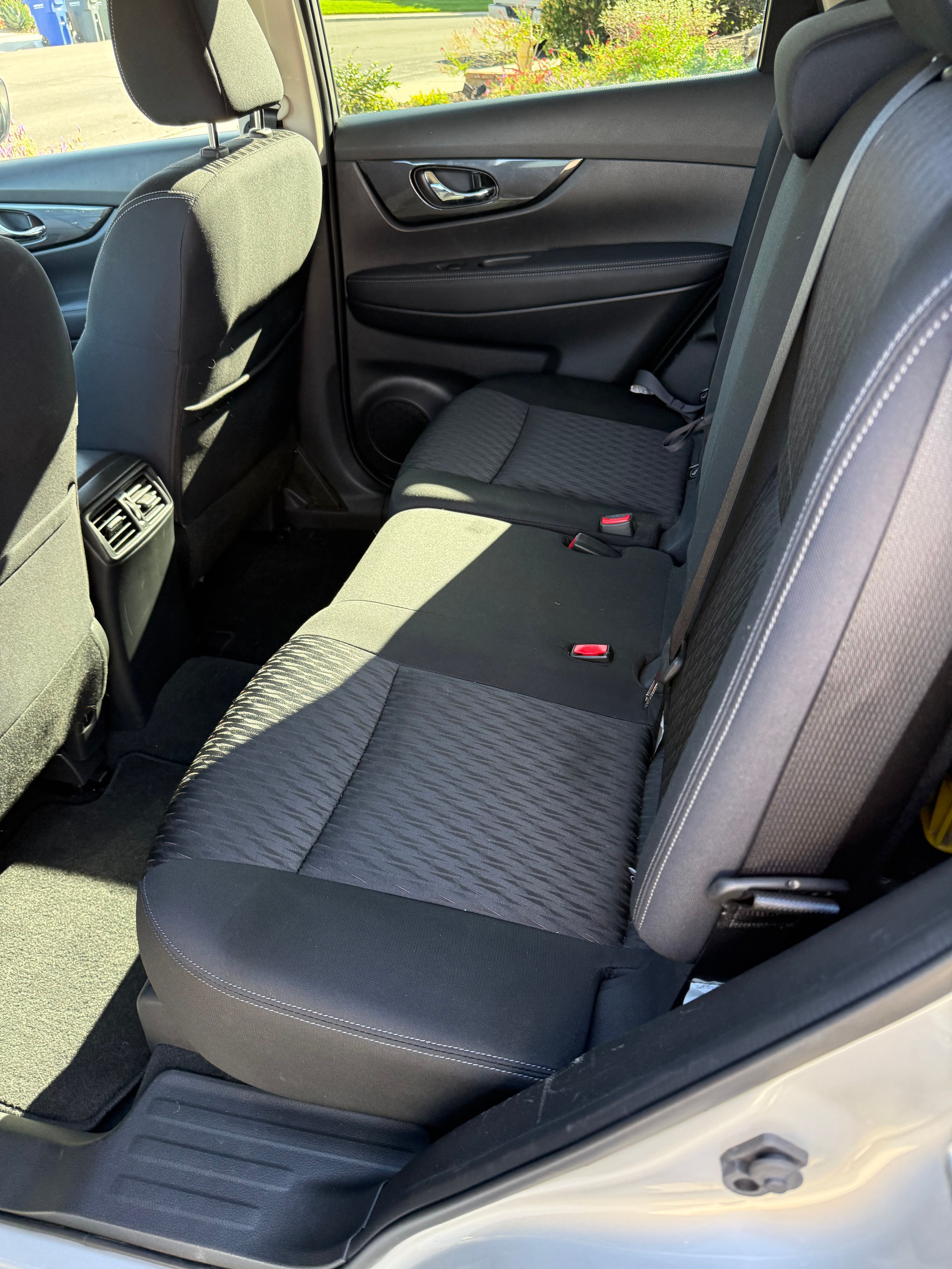 Used 2020 Nissan Rogue SV FWD image 13
