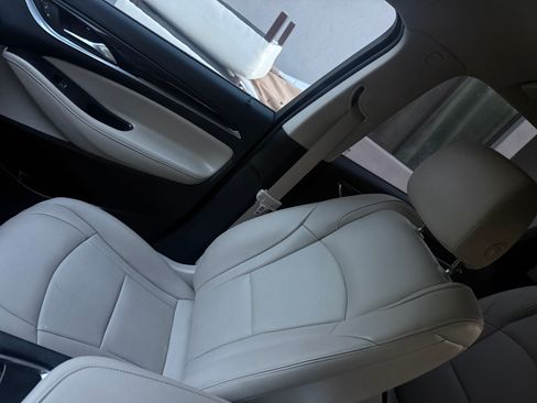 Used 2021 Buick Enclave Essence w/ Sport Touring Edition FWD image 17