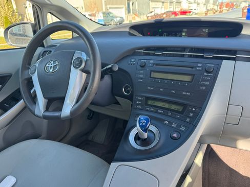 Used 2010 Toyota Prius Two image 8