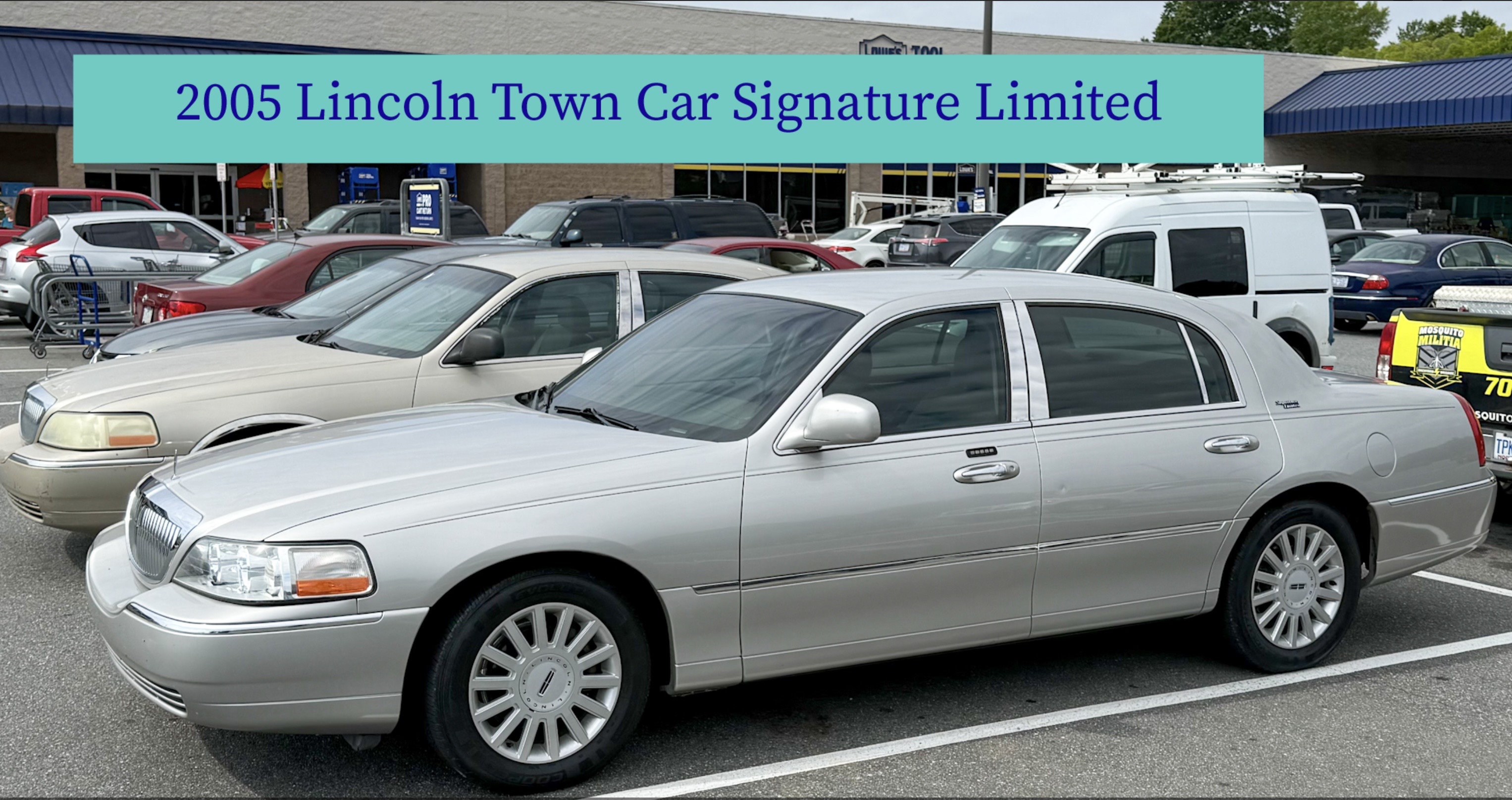 Used 2005 Lincoln Town Car Signature Limited RWD image 1