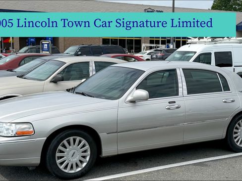 Used 2005 Lincoln Town Car Signature Limited image 1
