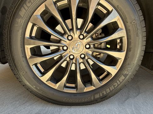 Used 2017 INFINITI QX80 Limited AWD/4WD image 6