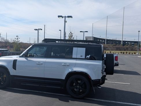 Used 2023 Land Rover Defender 110 image 2