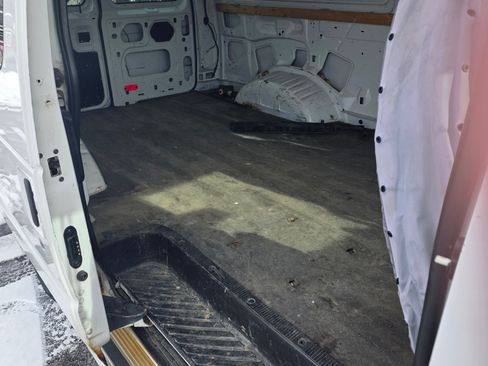 Used 2010 Ford E-250 and Econoline 250 image 5