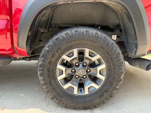 Used 2023 Toyota Tacoma TRD Off-Road w/ TRD Premium Off Road Package AWD/4WD image 11