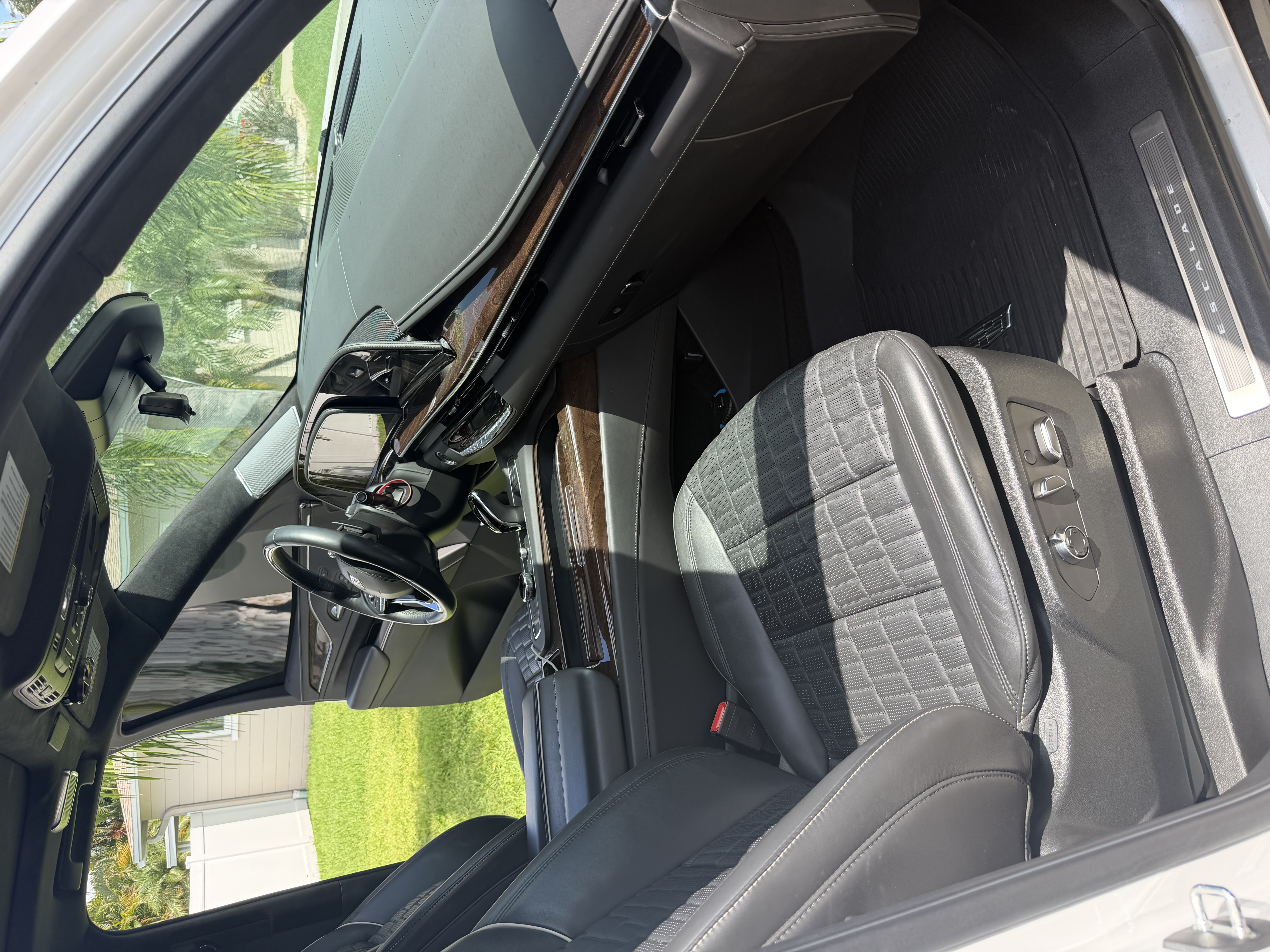 Used 2022 Cadillac Escalade ESV Sport Platinum w/ Heavy-Duty Trailer Package AWD/4WD image 8