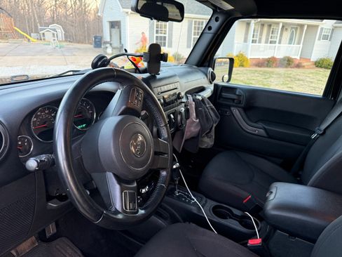 Used 2018 Jeep Wrangler Unlimited Sport S image 6