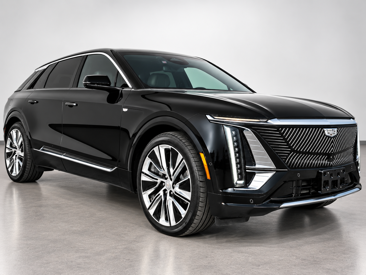 Used 2024 Cadillac Lyriq Luxury w/ LPO, Floor Liner Package AWD/4WD image 5