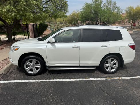 Used 2010 Toyota Highlander Limited image 1