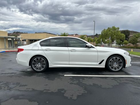 Used 2019 BMW 530e w/ M Sport Package RWD image 5