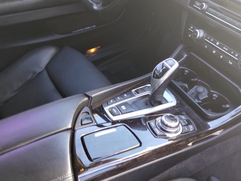 Used 2011 BMW 550i xDrive Sedan image 8