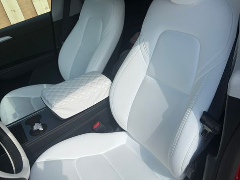 Used 2025 Tesla Model Y Performance image 10