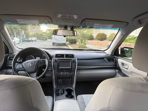 Used 2015 Toyota Camry LE image 11