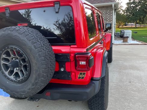 Used 2022 Jeep Wrangler Unlimited Rubicon w/ Xtreme Recon 35" Tire Package AWD/4WD image 11